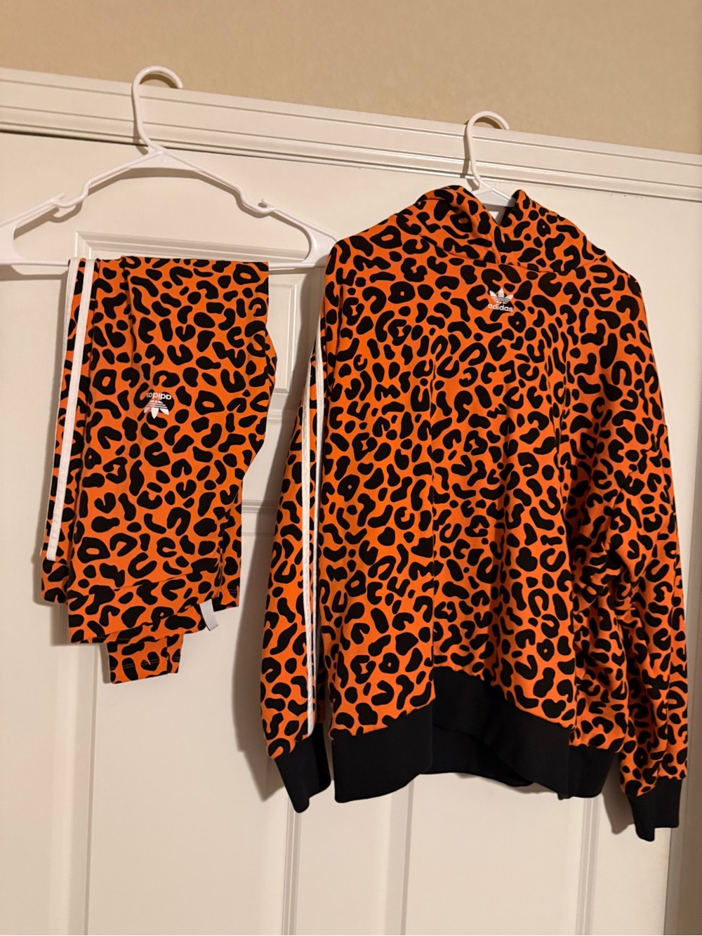 adidas RICH MNISI Orange and Black Leopard-Print Set Hoodie and Tights (2x & L)